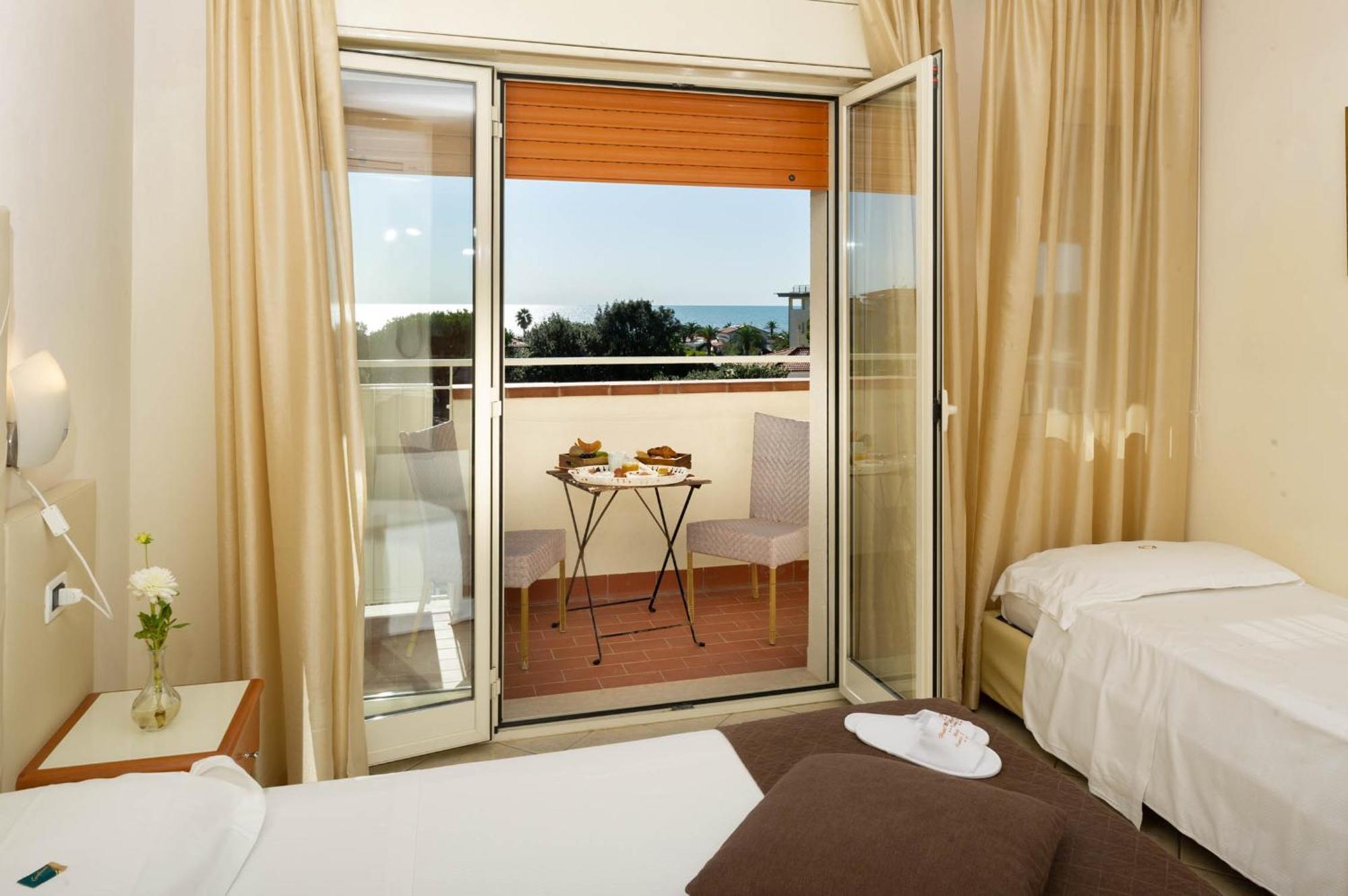 Hotel Nuova Sabrina Marina di Pietrasanta Exterior photo